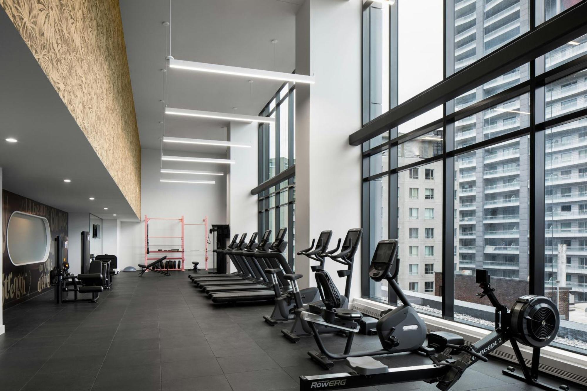 Honeyrose Hotel, Montreal, A Tribute Portfolio Hotel Екстер'єр фото The gym at The Collective Old Oak